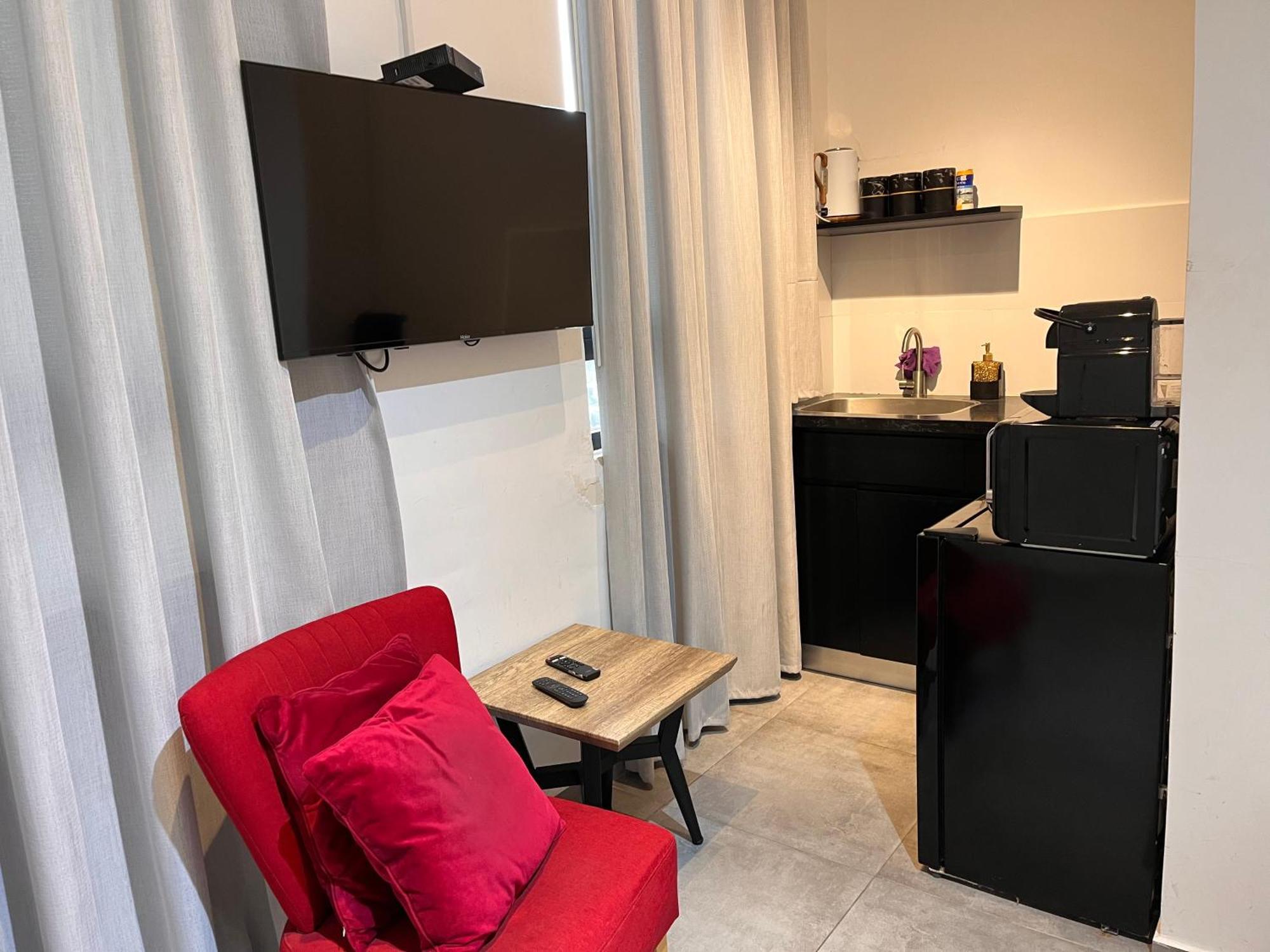 Yona 8 Bed & Breakfast Tel Aviv Room photo