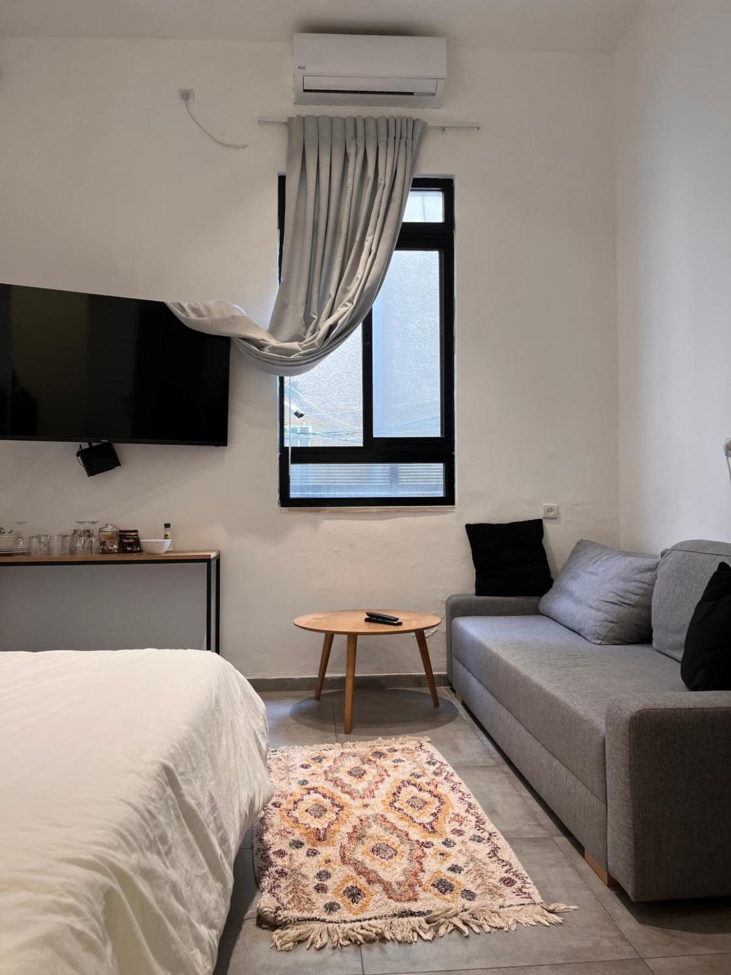 Yona 8 Bed & Breakfast Tel Aviv Room photo